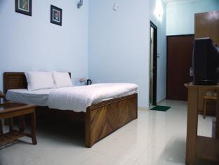 Hotel Maya Regency Bhīm Tāl Kültér fotó