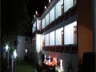 Hotel Maya Regency Bhīm Tāl Kültér fotó