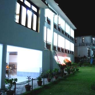 Hotel Maya Regency Bhīm Tāl Kültér fotó