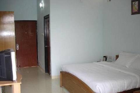 Hotel Maya Regency Bhīm Tāl Kültér fotó