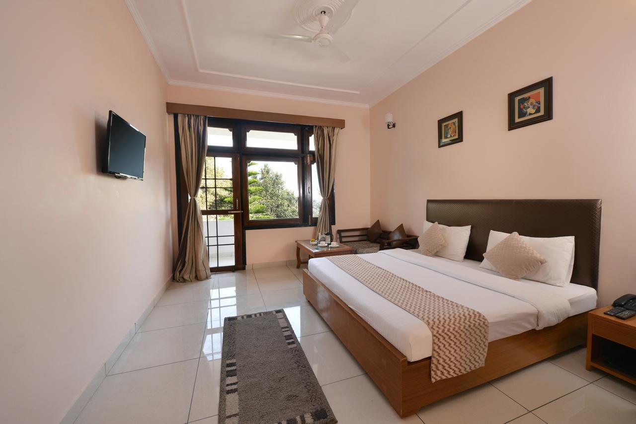 Hotel Maya Regency Bhīm Tāl Kültér fotó
