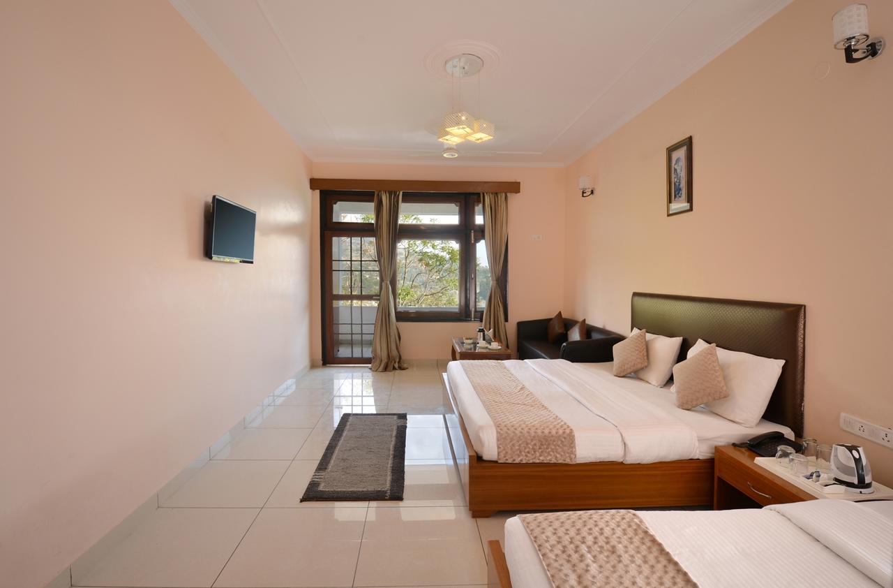 Hotel Maya Regency Bhīm Tāl Kültér fotó